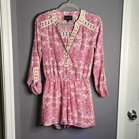 Romeo & Juliet Couture Pink and White Paisley Print Romper Size Small - Picture 10 of 10